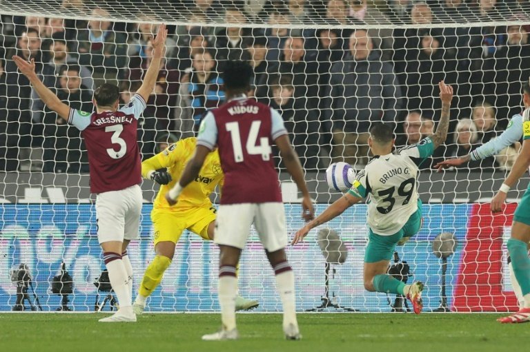 Newcastle edge West Ham to boost top four bid
