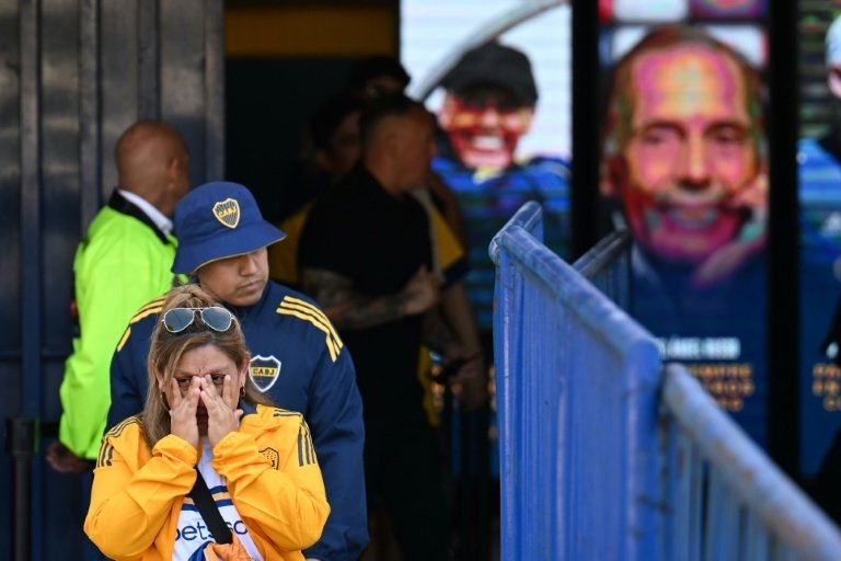Argentine football fans queued up Thursday to pay their respects to one of the national game's greats, Boca Juniors deceased manager Miguel Angel Russo, at an emotional stadium send-off in Buenos Aires.