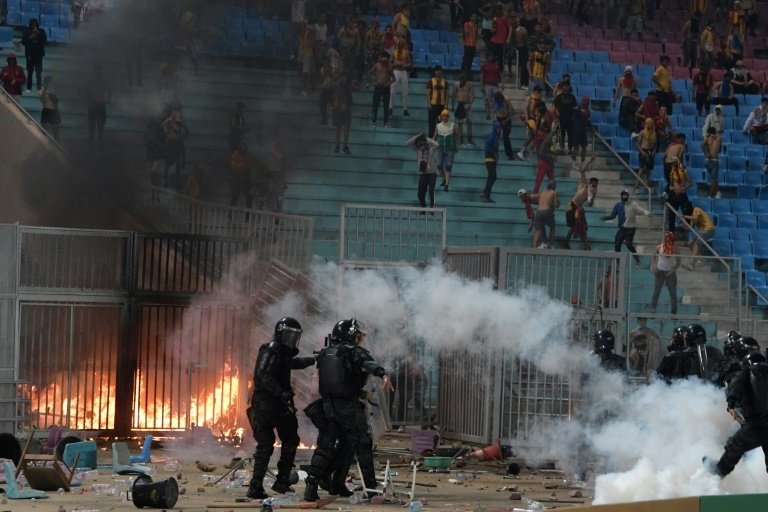 Esperance ordered to play in empty stadium after crowd trouble