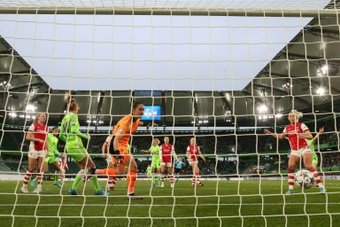 Wolfsburg down Arsenal to set up Champions League semi-very last with Barca