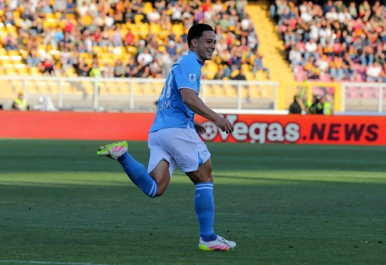 Serie A leaders Napoli go six clear after win at fiery Lecce