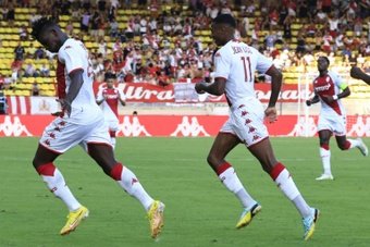 GK howler gifts Monaco draw against Rennes
