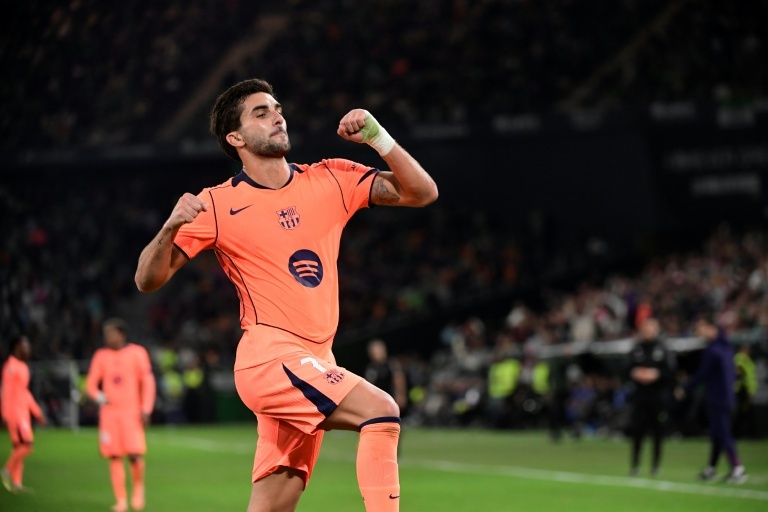 Triplé de Ferran Torres, le Barça conforte son avance en Liga