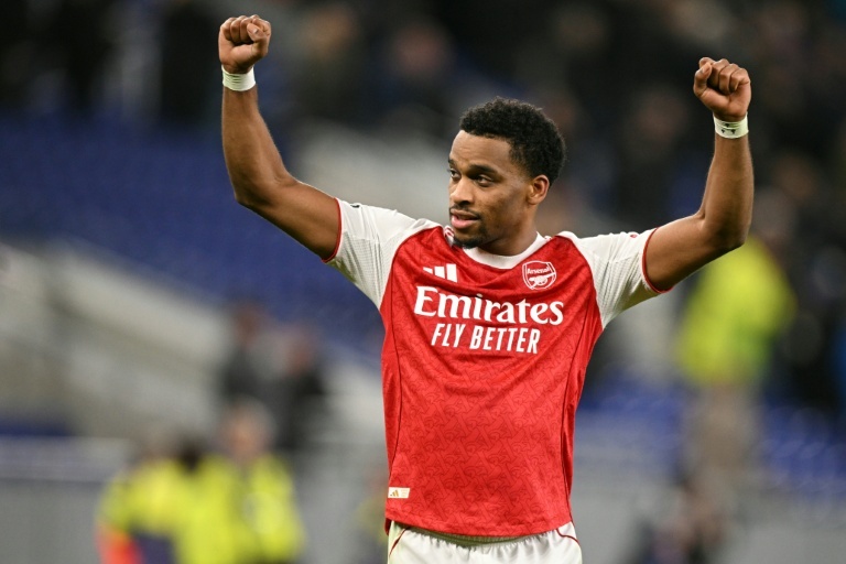 Arteta tells leaders Arsenal to 'learn' while winning