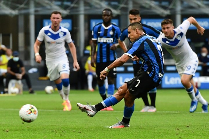 Inter hammer Brescia to stay in Serie A title race