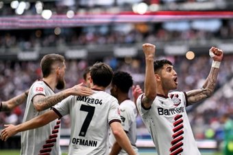 Bundesliga champions Bayer Leverkusen extended their season-long unbeaten run to 48 games with a 5-1 win at Eintracht Frankfurt on Sunday.