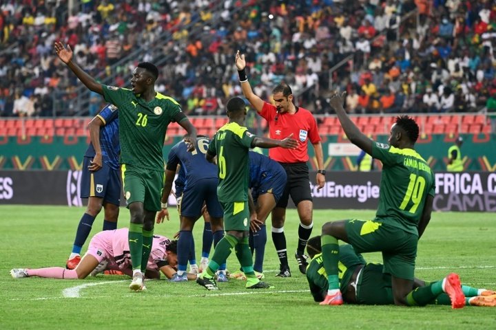 Mane returns to Senegal training after head injury