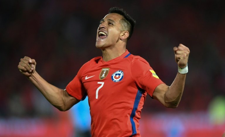 Chiles Alexis Sanchez celebrates after scoring against Uruguay during their 2018 FIFA World Cup qualifier football match in Santiago, on November 15, 2016