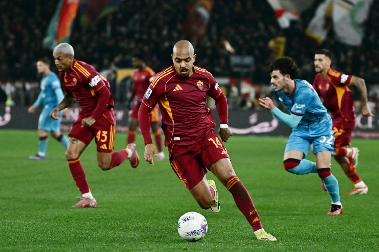 Malen brace lifts Roma level with Juventus