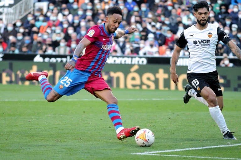 ï»¿Aubameyang hat-trick fires Barca beyond Valencia