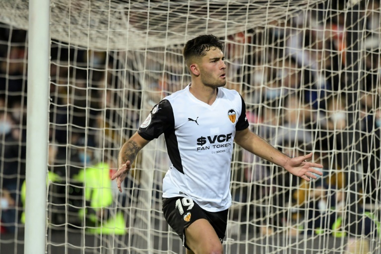 ï»¿Valencia peg again Athletic to go away semi within the stability