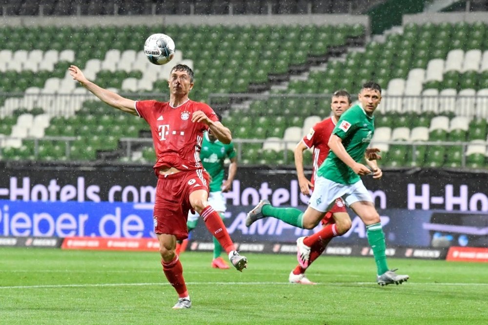 Lewandowski (L) has won the Bundesliga again with Bayern. AFP