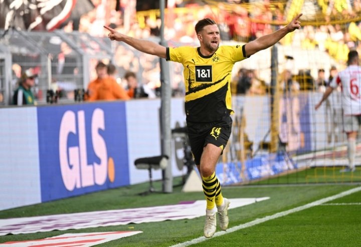 Five-star Fuellkrug lands for Dortmund ahead of Bremen reunion