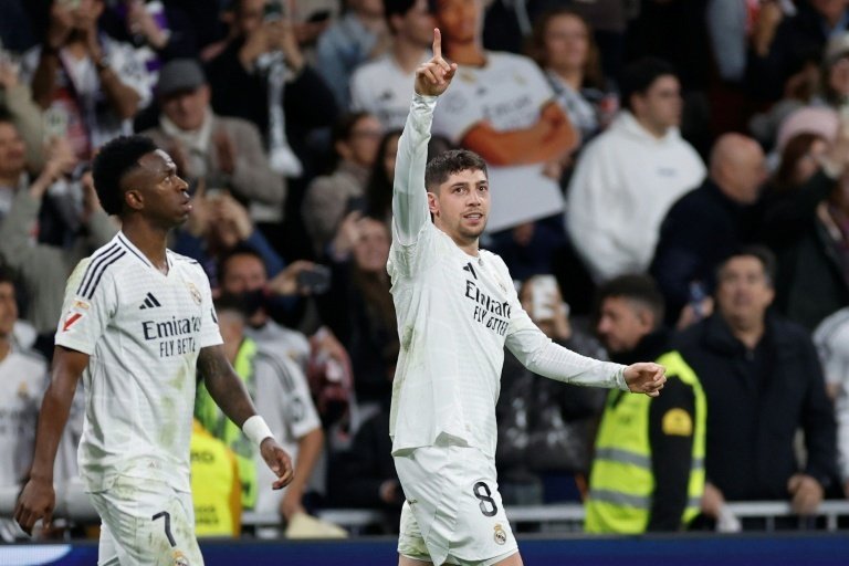 Valverde thunderbolt saves Real Madrid title hopes against Bilbao