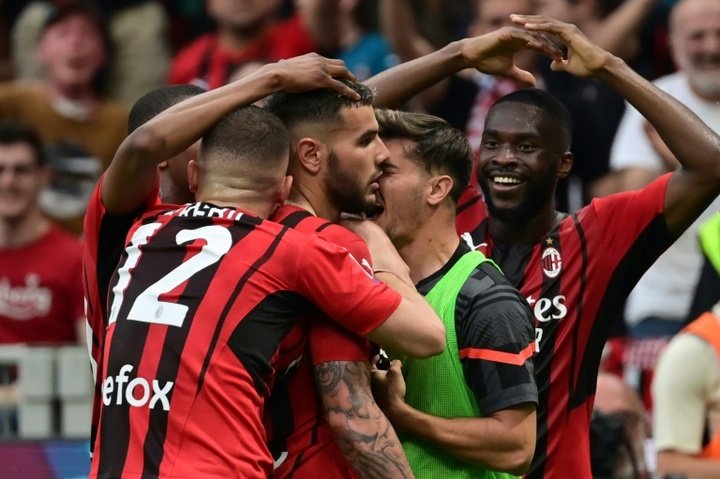 Milan beat Atalanta to go within touching distance of Serie A title