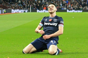 West Ham rolls over 10-man Villa to strengthen top-four position