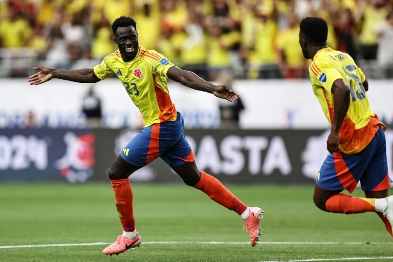 Colombia marched into the quarter-finals of the Copa America on Friday with a confident 3-0 victory over Costa Rica in Arizona.