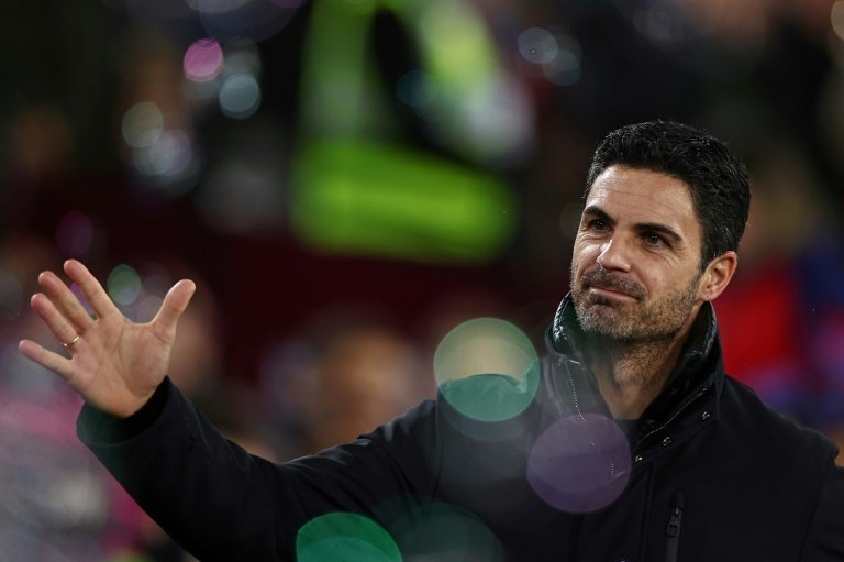 Man Utd not yet out of Premier League title race, says Arteta