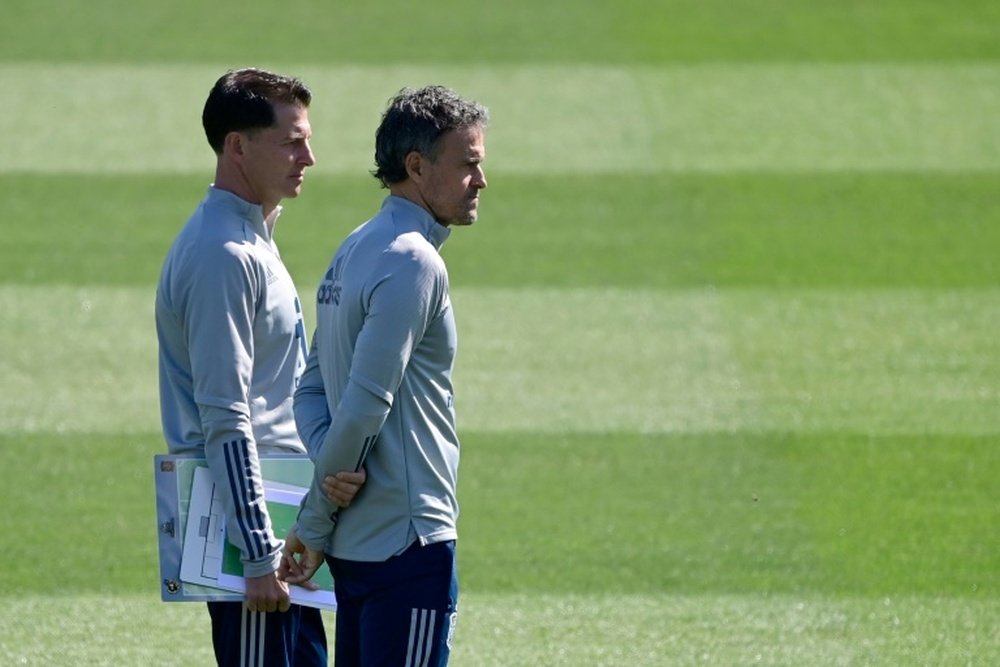 Luis Enrique (R) does not want Spain's players to get complacent. AFP