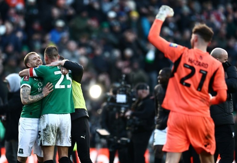 Non-league Macclesfield caused one of the FA Cup's greatest ever upsets with a 2-1 win over holders Crystal Palace in the third round on Saturday.