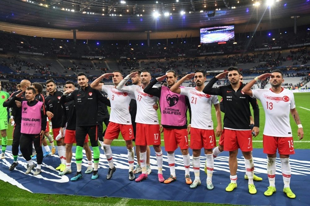 Five regional clubs in Germany are in trouble after their players' military salutes. AFP