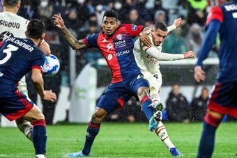 Milan maintain title charge at Cagliari as Inter lose more ground