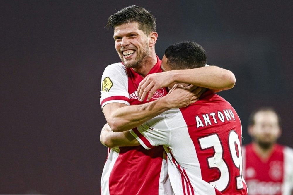 Schalke are hoping to re-sign Klaas Jan Huntelaar (L) from Ajax. AFP