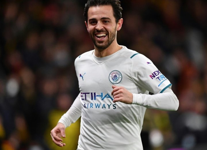 Silva shines as Man City stroll to first place in Premier League