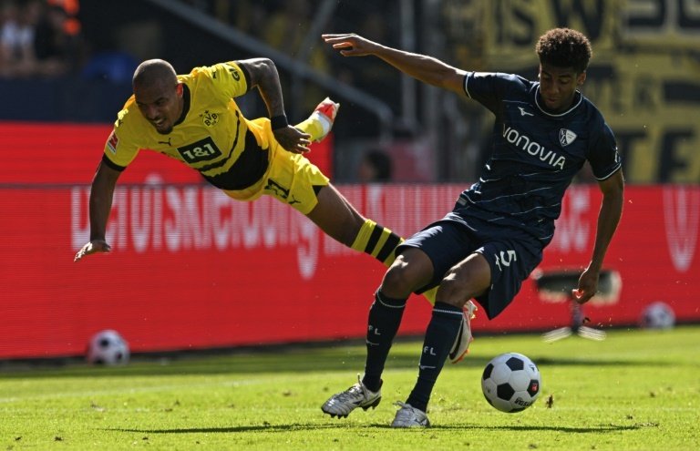 Malen salvages point for disappointing Dortmund at Bochum