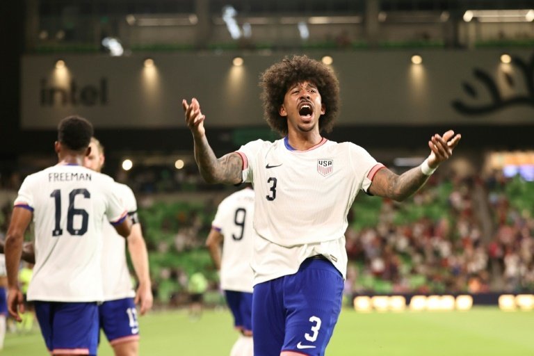 Richards strike gives USA spot in Gold Cup last 8