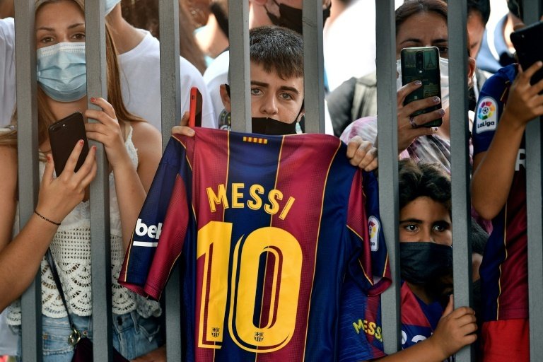 Lineker leads tributes to Messi as his exit from Barcelona becomes reality