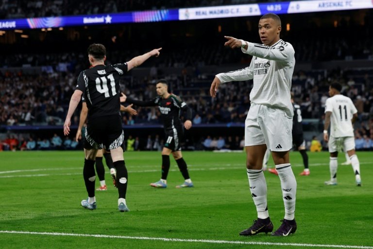 Ancelotti exposed as Real Madrid struggle to accommodate Mbappe