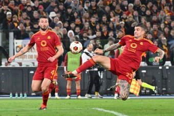 Roma put one foot in the quarter-finals of the Europa League on Thursday after hammering Brighton 4-0 as Daniele De Rossi dominated his good friend Roberto De Zerbi.