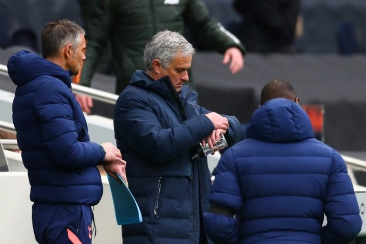 Mourinho tight-lipped on Spurs throwing away leads