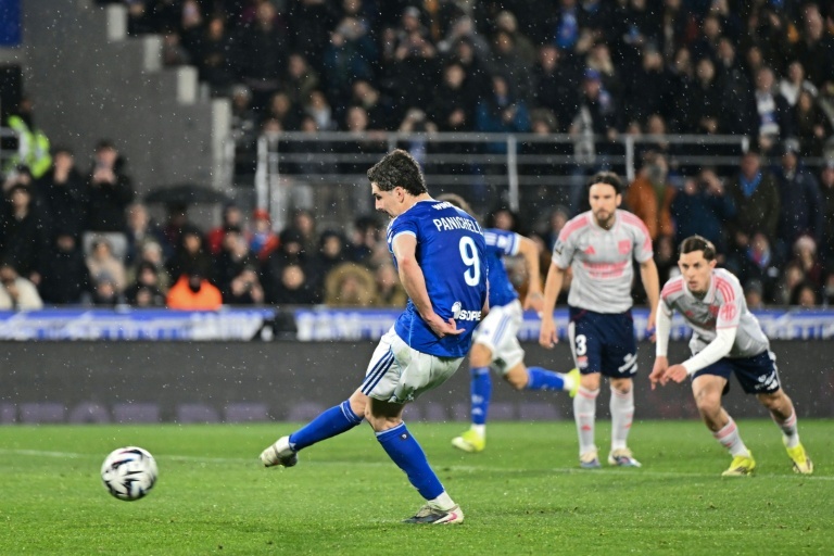 Strasbourg snap Lyon seven-match winning run in Ligue 1