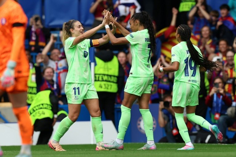 Barcelona crush Chelsea to reach women's Champions League final
