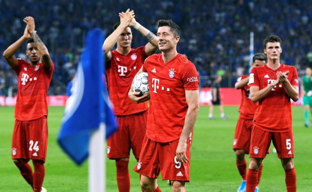 Bayern look to Lewandowski in bid to catch title challengers.