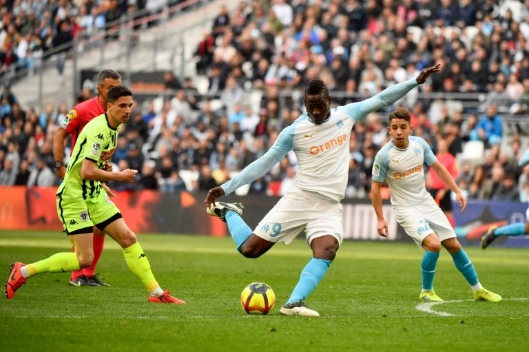 Balotelli double in vain as Marseille Champions League bid takes hit