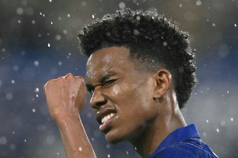 Chelsea hit 10-man Ajax for five
