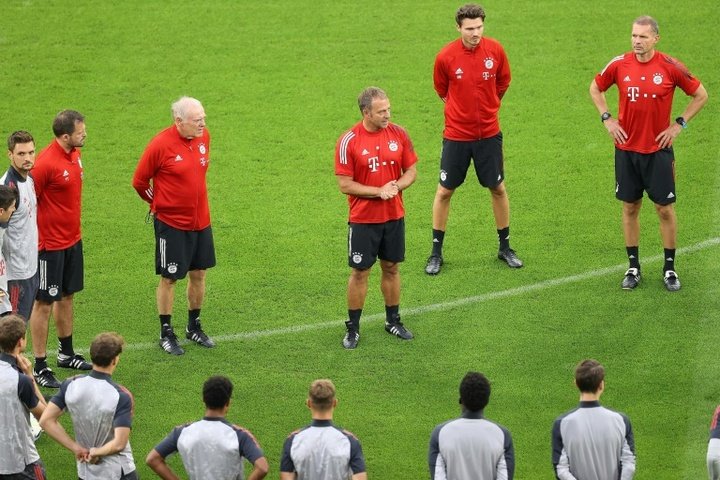 Bayern coach Flick plays down Super Cup virus risk in Budapest