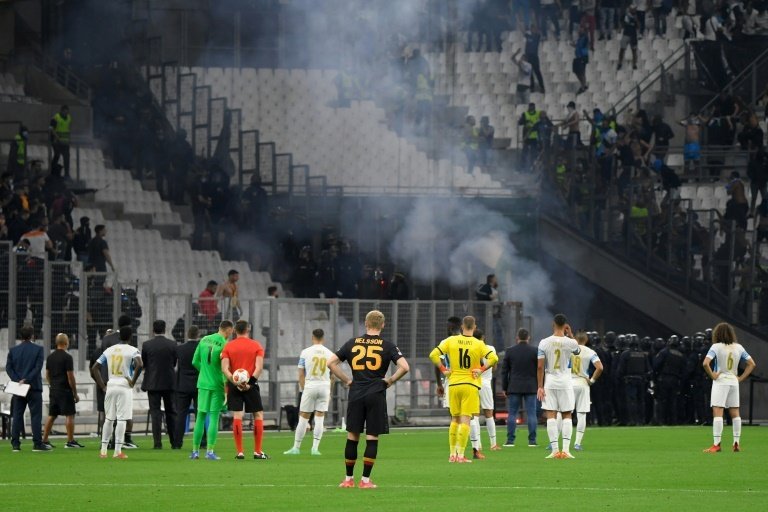 Three police hurt as smokebombs thrown at Marseille, Galatasary tie. AFP