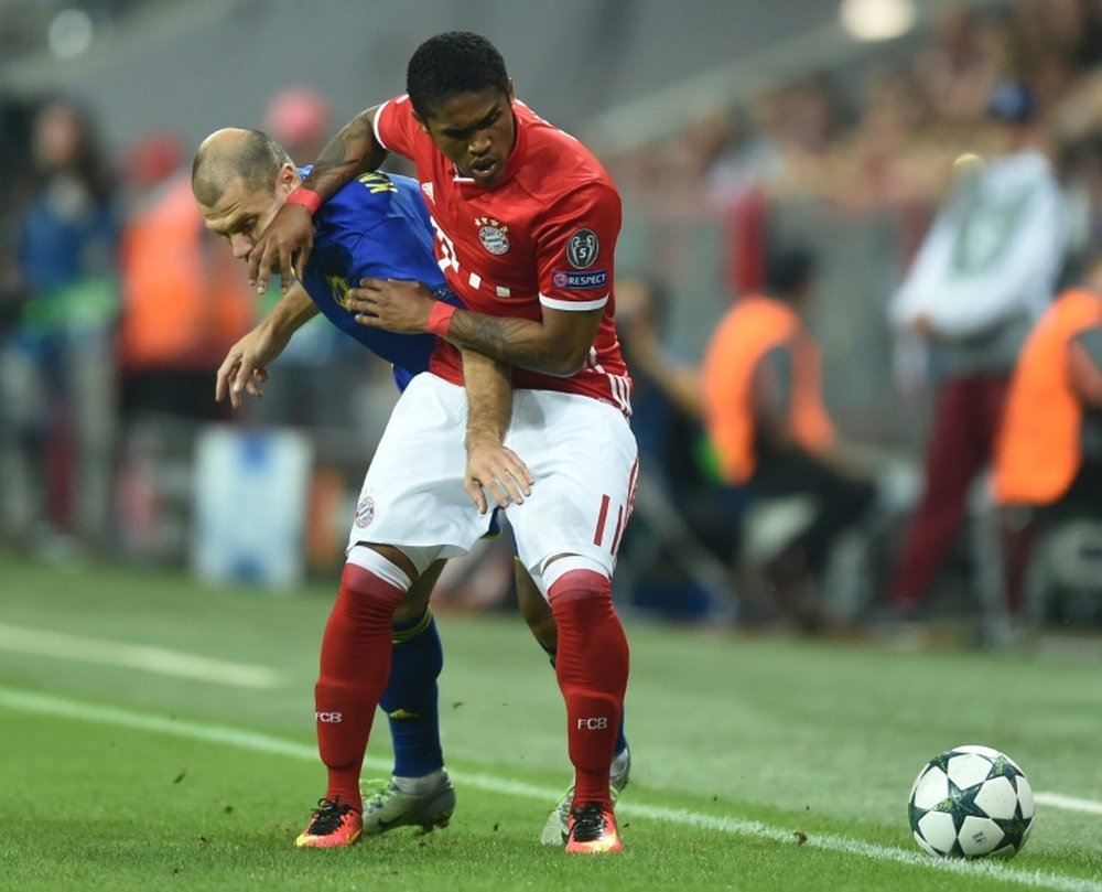 Bayern will be without Brazil winger Douglas Costa (R), who has been ruled out for the foreseeable future with a hamstring injury
