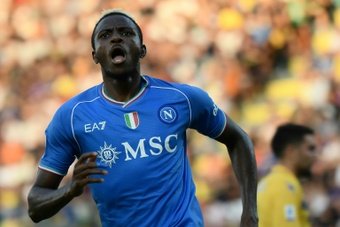 Victor Osimhen started where he left off for Napoli with a brace in Saturday's 3-1 victory at promoted Frosinone which gave the champions a winning start to their Serie A title defence.
