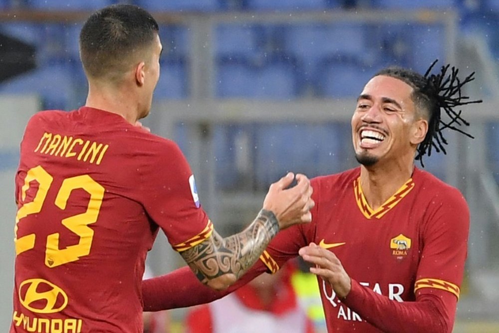 Smalling lifts Roma as Lazio stay third in Serie A