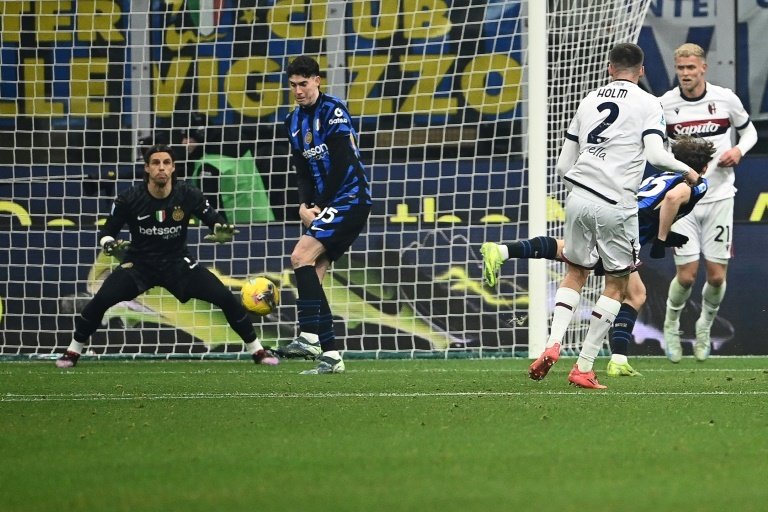 Inter Milan missed the chance to take charge of the Serie A title race on Wednesday after being held to a 2-2 home draw by Bologna.