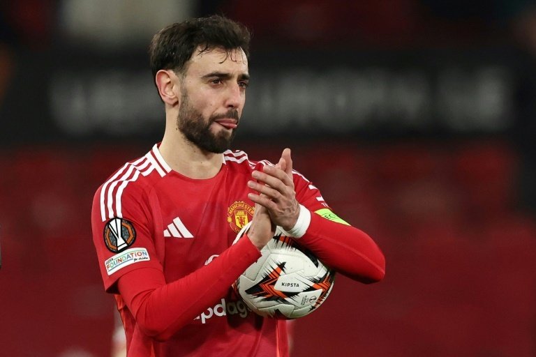 Fernandes 'not going anywhere', says Man Utd coach Amorim