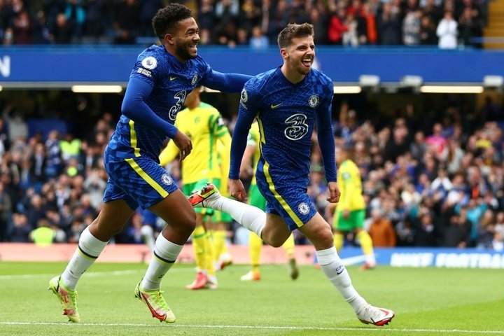 Mount gets hat-trick as Chelsea hit Norwich for seven