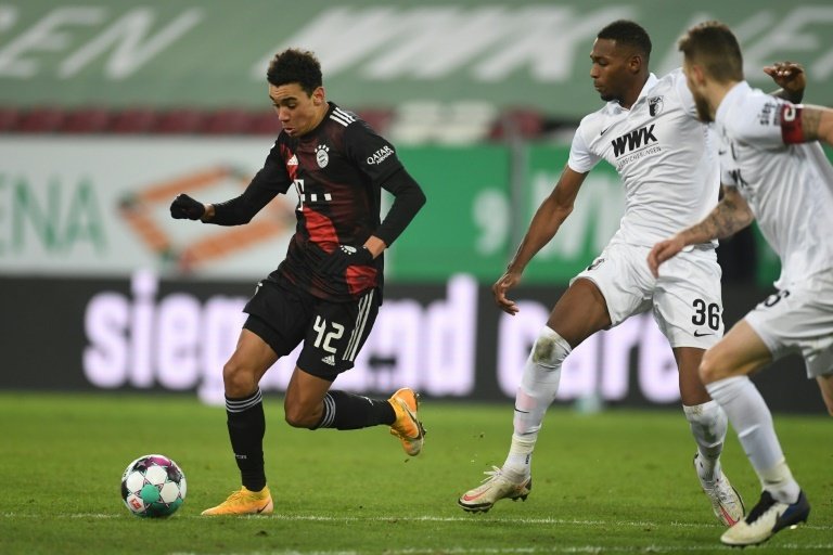 No licence, no car - mum drives Bayern starlet Musiala to training