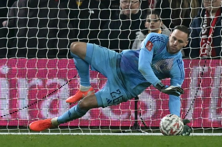 Matz Sels giữ vững khung thành với những pha cứu thua đỉnh cao Matz Sels giữ vững khung thành với những pha cứu thua đỉnh cao