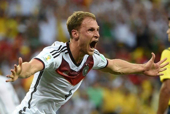 World Cup winner Hoewedes retires at 32